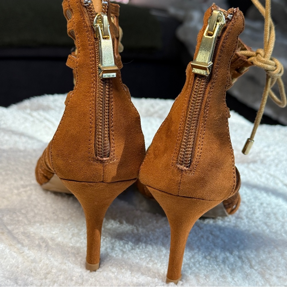 Report Elegant Brown Strappy Gladiator Heels 8 - Picture 4 of 5